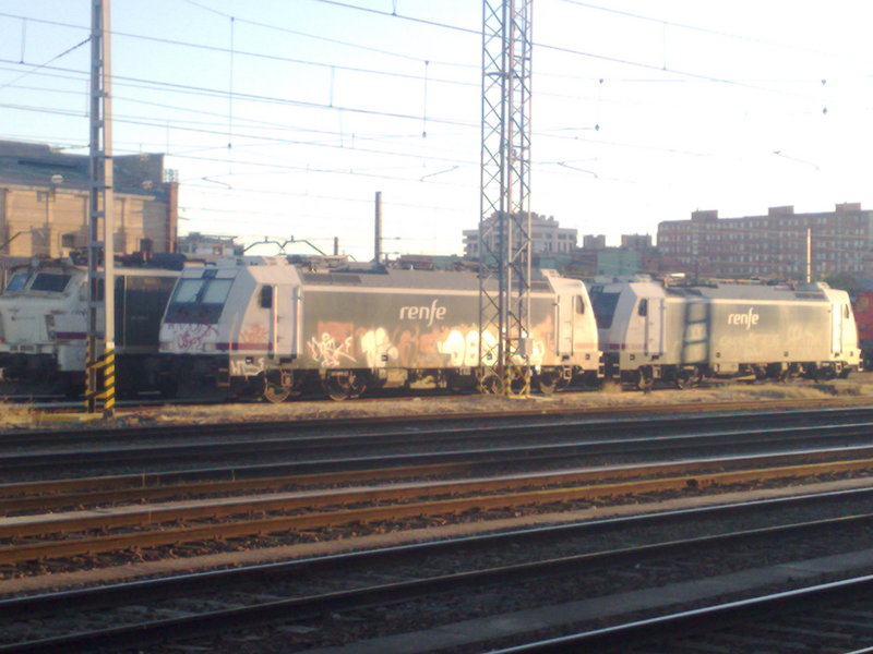 tres locomotoras estacionadas.jpg