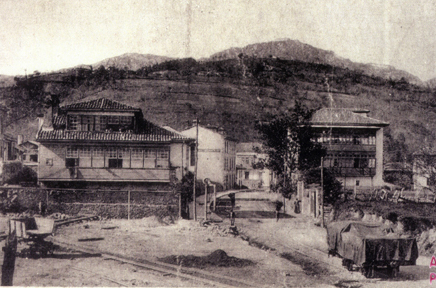 Arriondas-Covadonga, talleres (la fosa).jpg