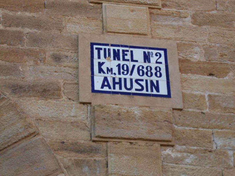FOTO INDICACION TUNEL Nº 2 LINEA AHUSIN.jpg