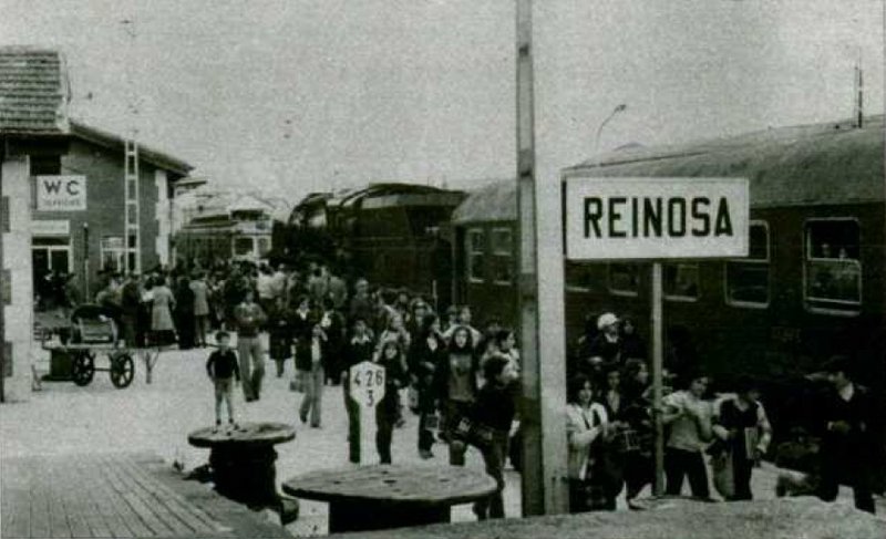 Renfe Mikado 141 F 2413 en la estación de Reinosa.jpg