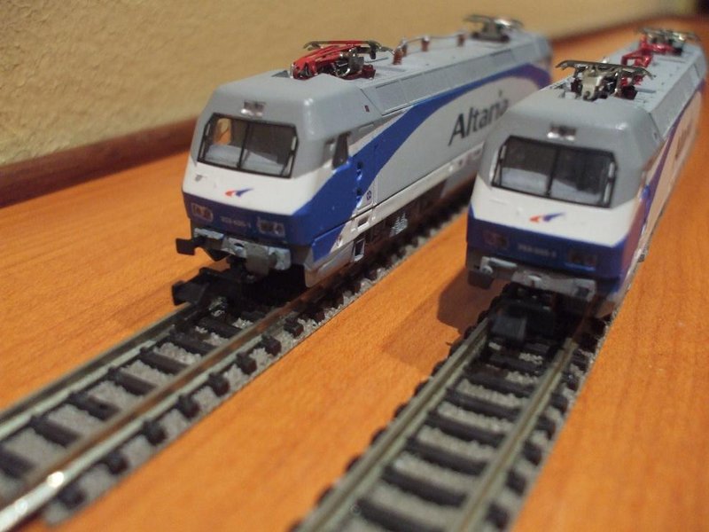 2 locomotoras 252 Altaria 003.jpg