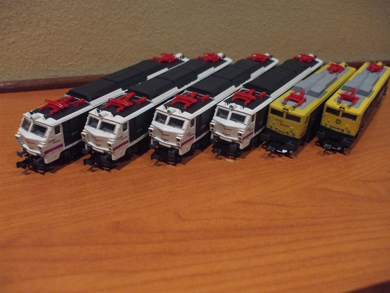 6 locomotoras Kato 001 (2).jpg