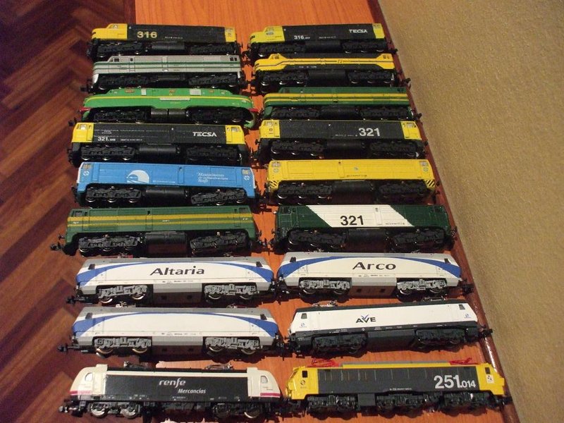 Unas cuantas locomotoras 001.jpg
