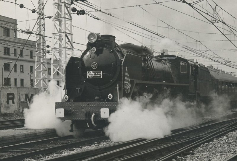 Mikado saliendo de Estación de Francia.JPG