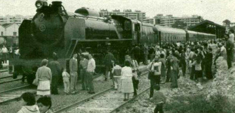 Renfe Mikado 141 F 2111 en la estación de Alicante-Benalúa.jpg