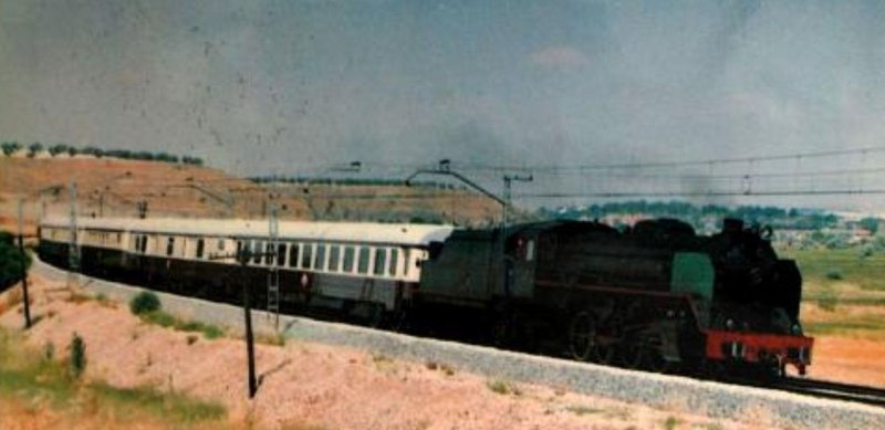 Renfe Mikado 141 F 2111 con el tren Al-Andalus el día de su presentación al público.JPG