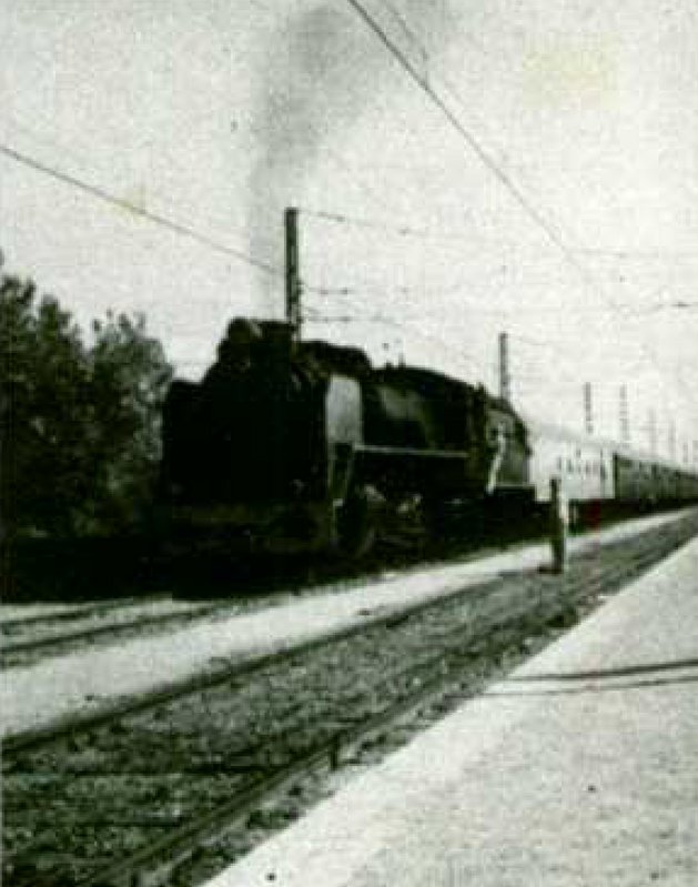 Renfe Mikado 141 F 2413 remolcando un tren postal entre Madrid y Toledo con motivo de la Expofilna del 22 de Octubre de 1985.jpg