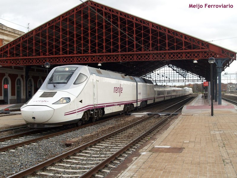 Tren híbrido serie 730 de Renfe Operadora.JPG