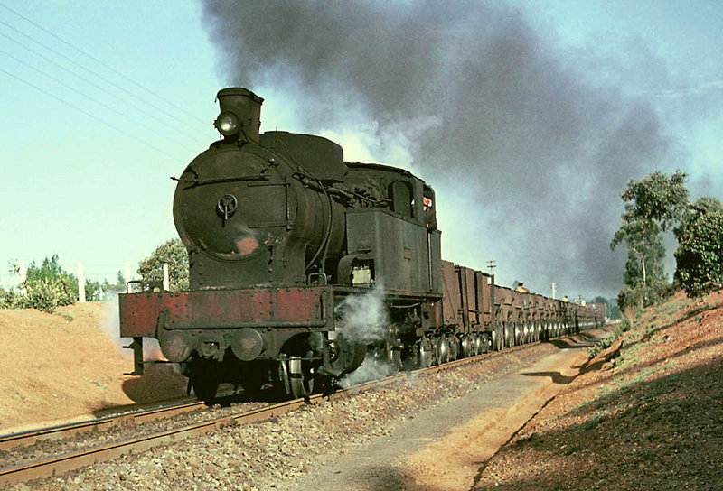 Ferrocarril de Tharsis La Nº 39 Tharsis resoplando a buena marcha con un tren de piritas de cobre.jpg