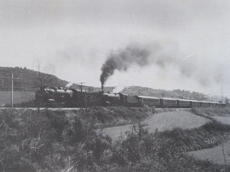 Renfe Mikados 141 F 2413 y 2111 camino de Lérida vía Manresa el 5 de Abril de 1981,cuando se celebraron las Jornadas Escolares del Tren de Reus.jpg