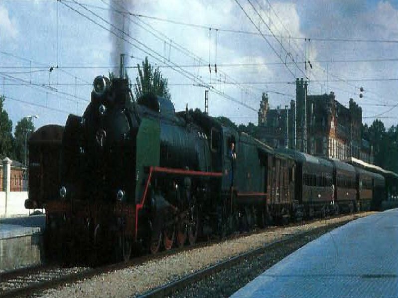 Renfe Mikado 141 F 2111 con el Tren de La Fresa en Julio del 90 en la estación de Aranjuez.jpg