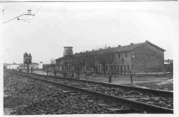 viviendas del lado andaluces estacion de Espeluy.jpg