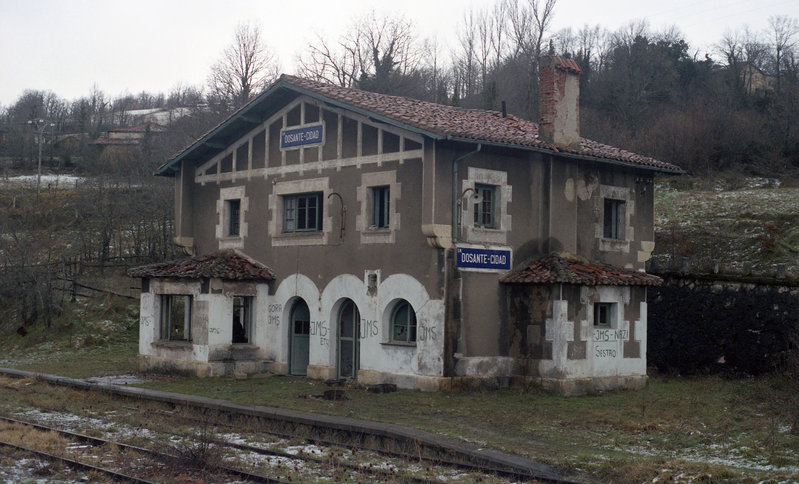 F-26-08  Estación de Cidad-Dosante, del Santander-Mediterráneo. (1-2-88).jpg