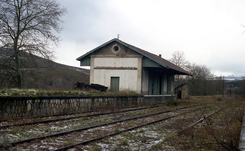F-26-18  Almacén de mercancías de la estación de Cidad-Dosante (SM), (1-2-88).jpg