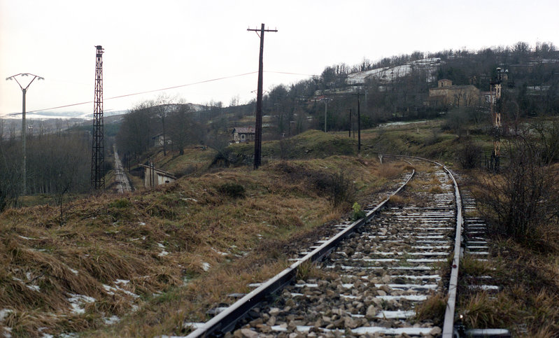 F-26-10  Entrada a la estación de Cidad-Dosante, del SM; ala izquierda lasa vías de Robla. (1-2-88).jpg
