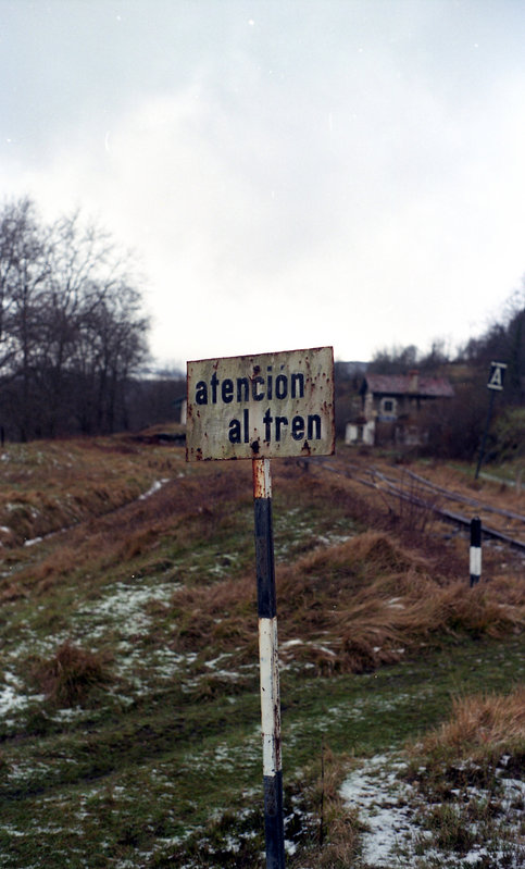 F-26-11  Señal de "Atención al Tren" en Cidad-Dosante. (1-2-88).jpg