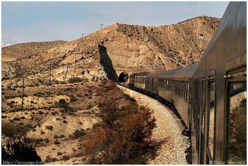 e121 Sierra Norte Almeriense vista desde el Expreso  nº 905 destino Barcelona.  4-feb-86.jpg