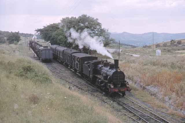 130-2068 con un Omnibus cruzando en Lucena el 28-05-1966..JPG