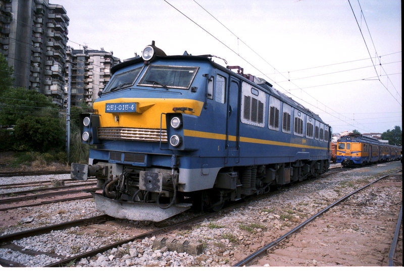 F-34-30A  Locomotora 251-015.jpg