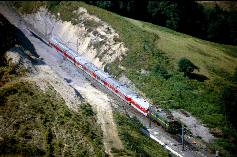 444  El Talgo Bilbao-Madrid (20-8-89).jpg