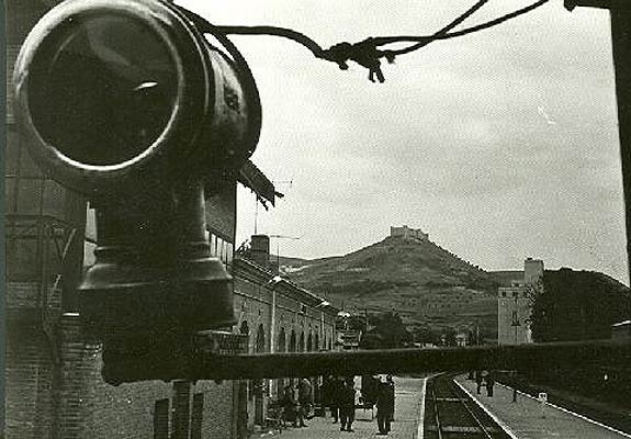 Cola de tren con farol.jpg