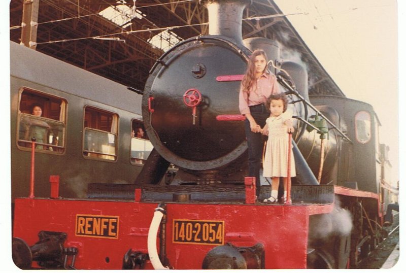 Jerez Fra. mis  hijas  en  la Maq. 140-2054,.jpg