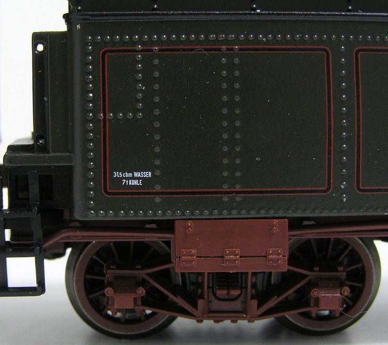 6 S 10.1 Roco tender.JPG