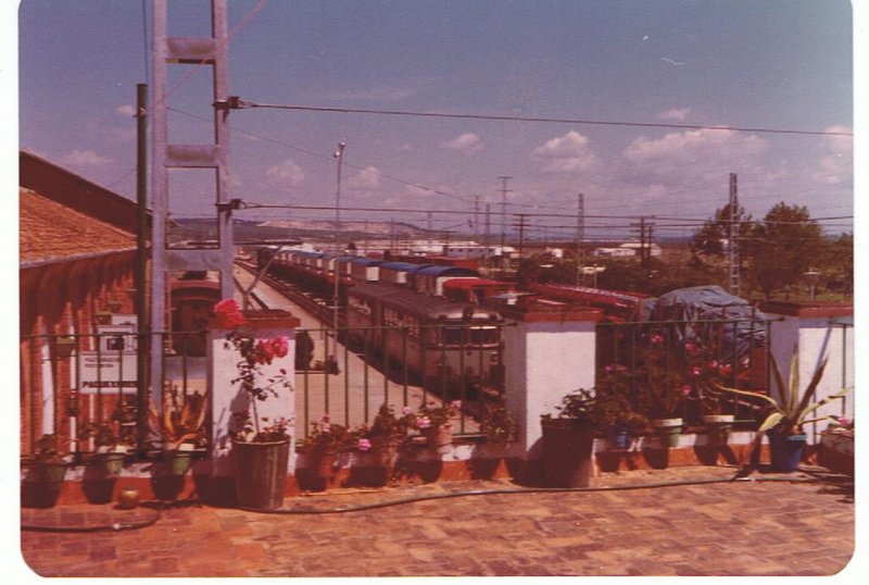 El ferrobus de Sanlucar de Bda. y el circo Americano destino Rot.jpg