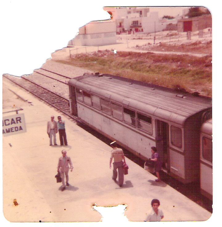 El ferrobus en la estación de Sanlucar de Barrameda.jpg
