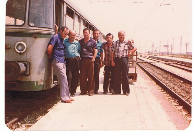 Pto.Sta. Mª. ferrobus en via 2ª para Sanlucar de Bda..jpg