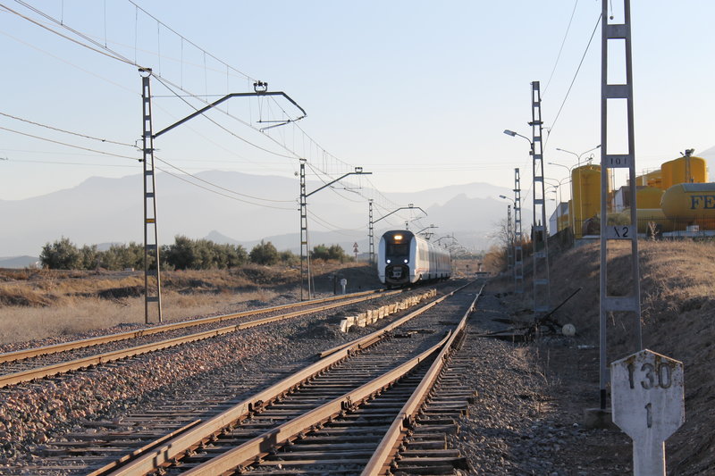 Paso del 449 por la estacion de Grañena.JPG