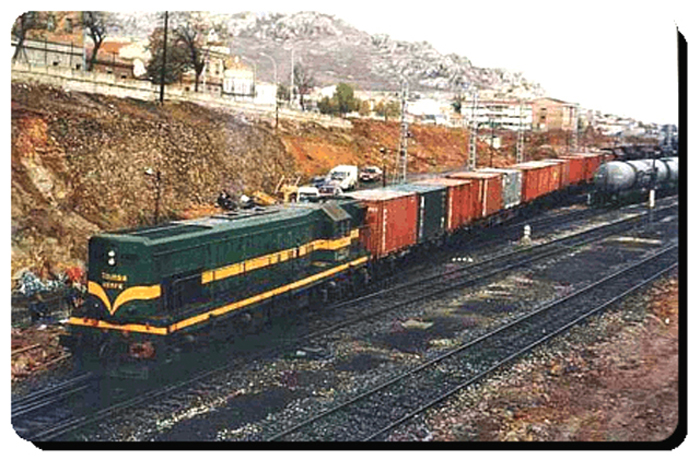 246-1900 arrastrando un Teco saliendo de P.Llano, finales de los 80.jpg