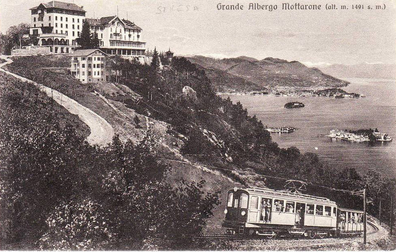 Stresa-Mottarone llegando a la estacion superior.jpg