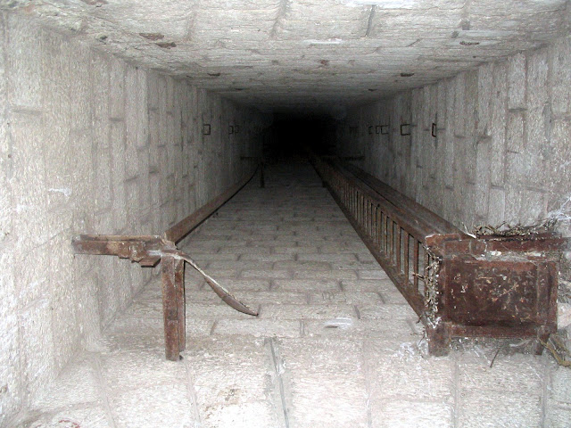 Puente del Arroyo Salado. detalle del pilar en su parte interior.jpg