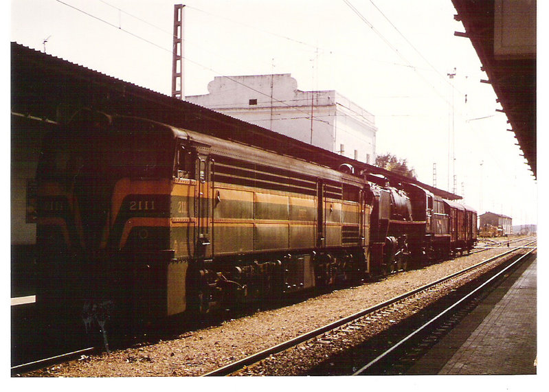 Mikado 141F-2416 en Utrera octubre de 1984 camino de Bobadilla 005.jpg