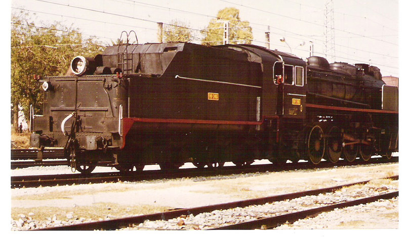 Mikado 141F-2416 en Utrera octubre de 1984 camino de Bobadilla 003.jpg