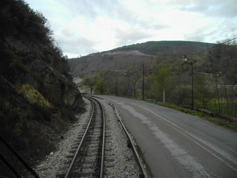 Entrada Cediel (desde Villablino).JPG