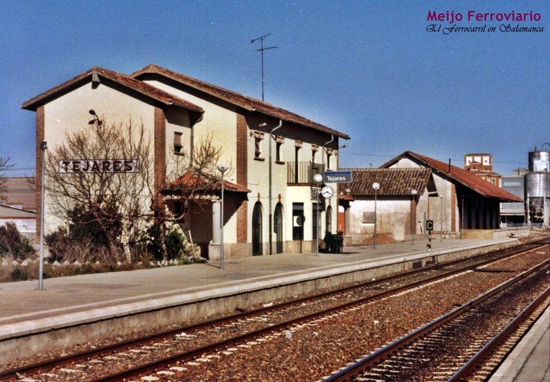 Estación de Tejares abril 1998.jpg