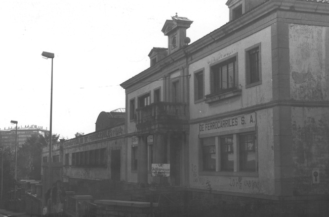 Factoria de CAF en Irun, barrio de Anaka.jpg
