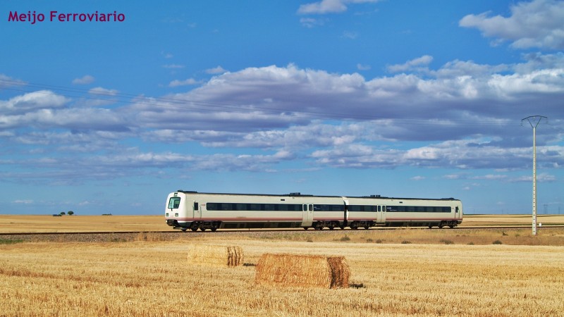 Tren MD Valladolid - Puebla de Sanabria con TRD.JPG