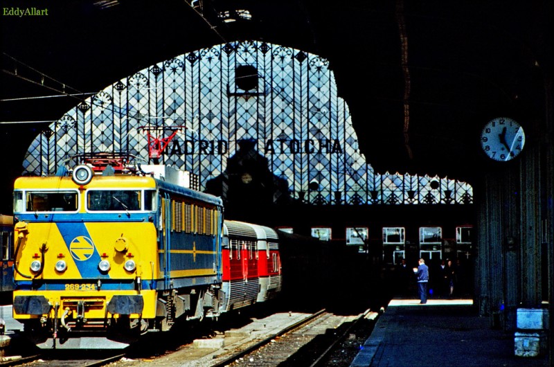 talgo III en Madrid Atocha.jpg