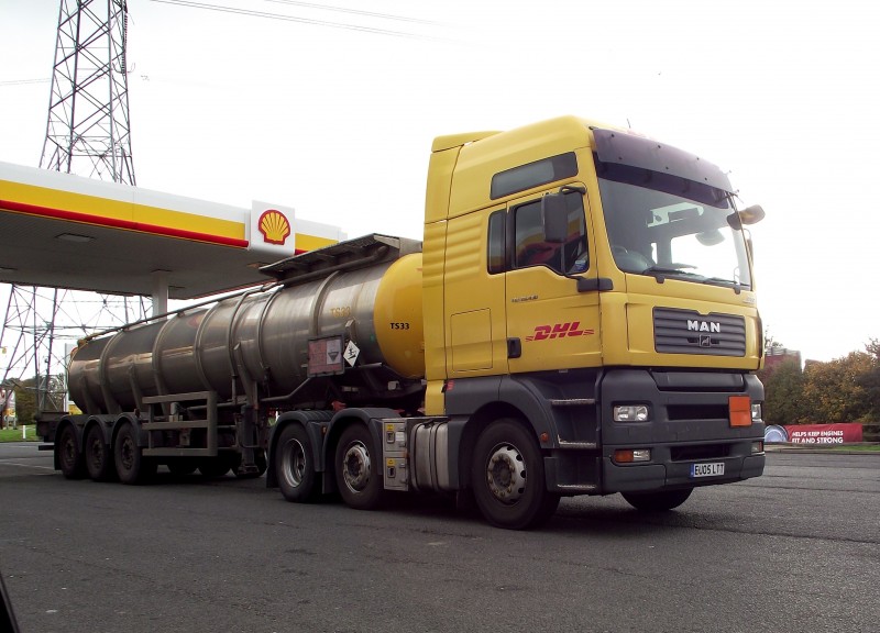 DHL MAN Tga XXL Tank.jpg