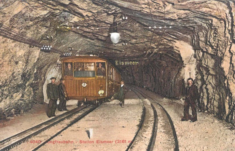 Jungfraubahn_Statio Eismeer (3161 m).jpg