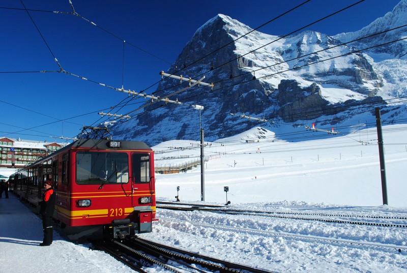 Jungfraubahn_with_Eiger 12-2-2012 (Salamanamanjaro).jpg