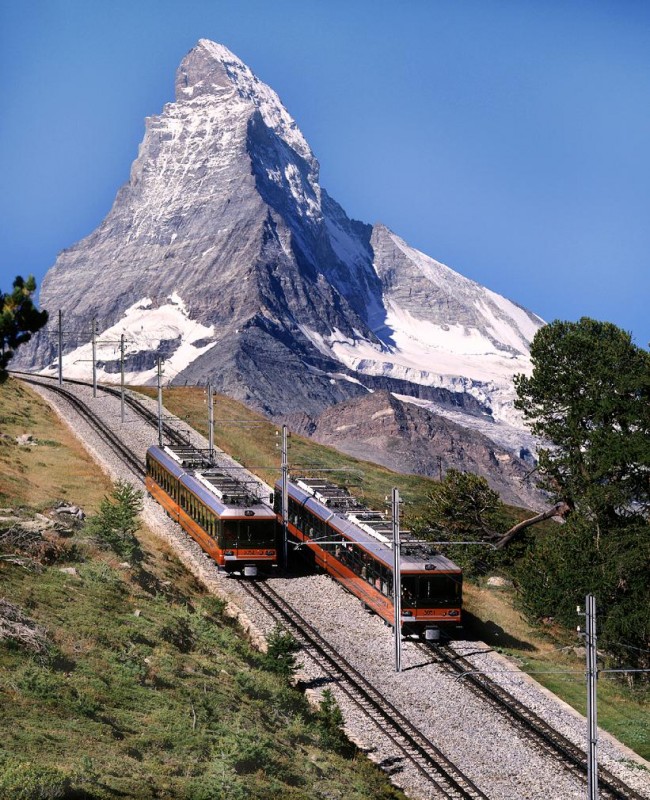 Matterhorn_and_Gornergratbahn_3-9-2007 (alagna).jpg