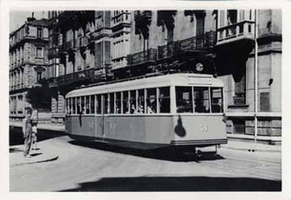 AÑO 1944.TRANVIA DE LA LINEA  SAN SEBASTIAN-HERNANI  A SU PASO POR LA CALLE PRIM.jpg