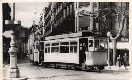 AÑOS 50. TRANVIA DE LA LINEA RENTERIA DIRIGIENDOSE A LA AVENIDA DE LA LIBERTAD.jpg