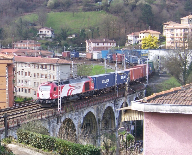 Locomotora logitren 335 en Ugao_pa colgar.JPG