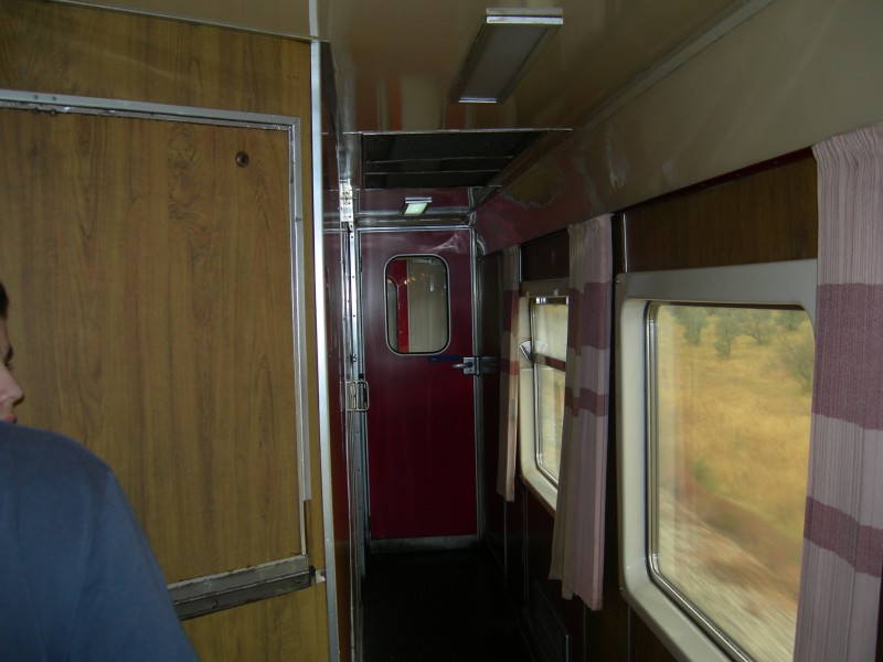h11  Interior original del coche Br4t-9805 con el Estrella Picasso Bilbao-Málaga. 24 de julio de 2010 .JPG