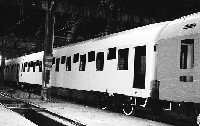 RENFE_T-2_MACOSA_PobleNou_24abril1977_PhotoJosepMiquel.jpg